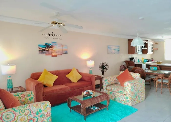 2 Bedroom Beachfront Condo With King Bed And Pool